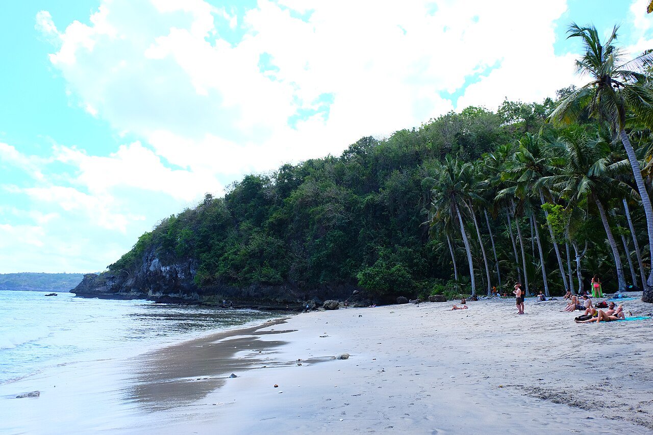 Crystal Bay sandy beach and clear water, Nusa Penida