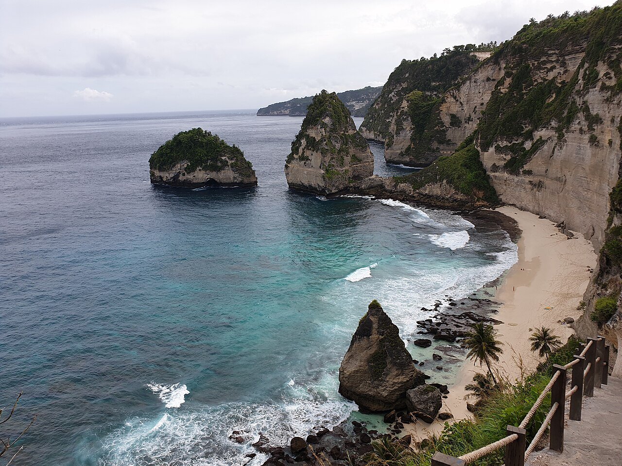 Diamond Beach white sand and cliffs, Nusa Penida