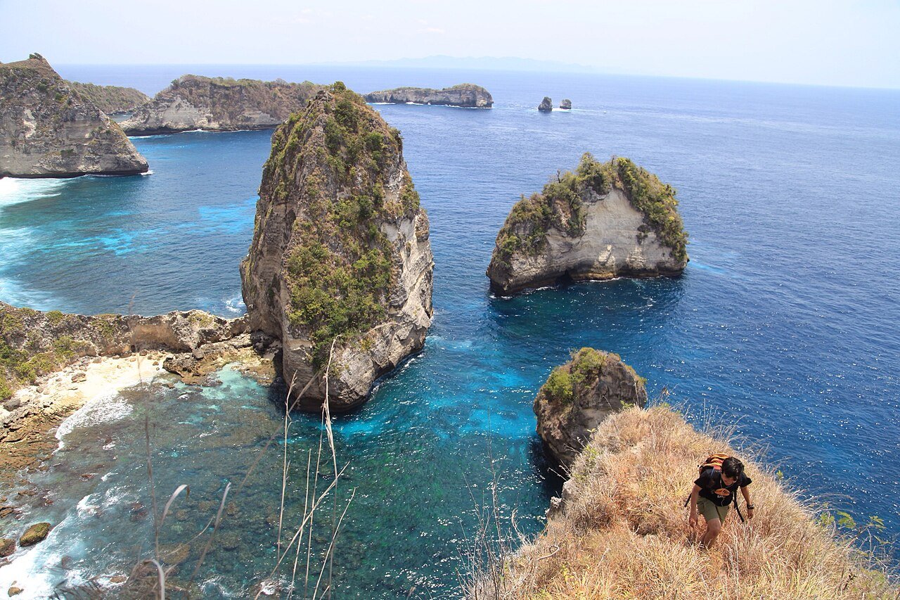Atuh Beach cliff viewpoint overlooking turquoise water, Nusa Penida