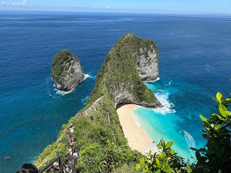 Cliff path above Kelingking Beach, Nusa Penida